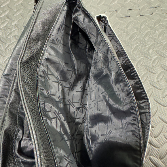 Kardashian Kollection Women's Black Snake Print Zipper Pockets Crossbody Purse - Picture 12 of 16